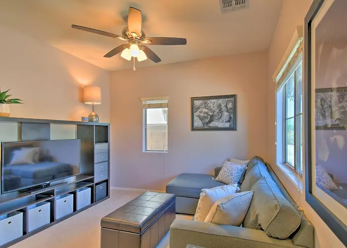 Holiday home Escape W/ Grill: Community Pool Access!