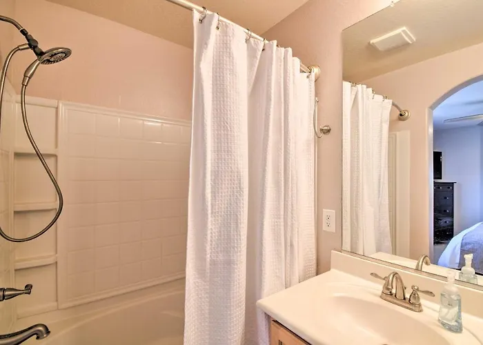 Escape W/ Grill: Community Pool Access! Holiday home *