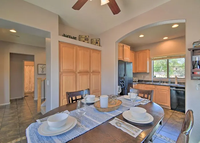 Escape W/ Grill: Community Pool Access! Holiday home Goodyear