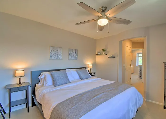 Holiday home Escape W/ Grill: Community Pool Access! *