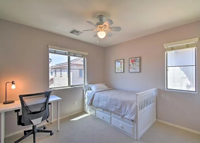 Holiday home Escape W/ Grill: Community Pool Access! Goodyear