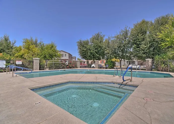 Escape W/ Grill: Community Pool Access! *