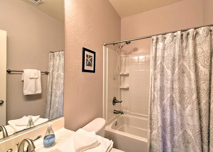 Holiday home Escape W/ Grill: Community Pool Access! Goodyear
