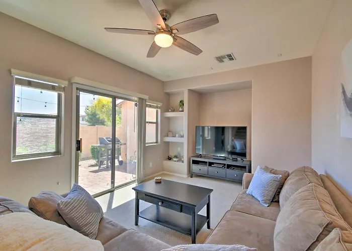 Escape W/ Grill: Community Pool Access! Holiday home Goodyear
