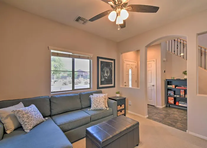 Escape W/ Grill: Community Pool Access! Holiday home *