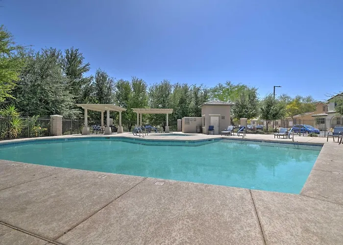 Escape W/ Grill: Community Pool Access! Holiday home Goodyear