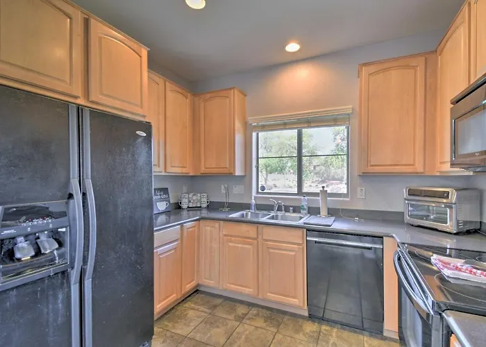 Holiday home Escape W/ Grill: Community Pool Access! Goodyear