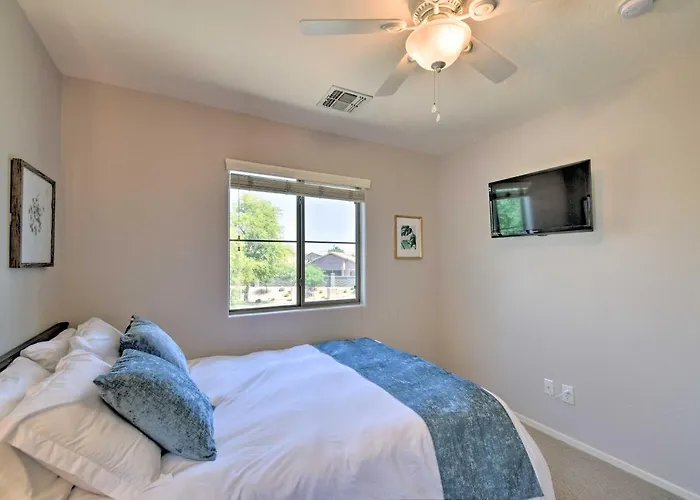 Escape W/ Grill: Community Pool Access! Holiday home Goodyear
