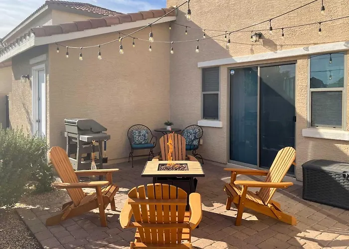 Escape W/ Grill: Community Pool Access!